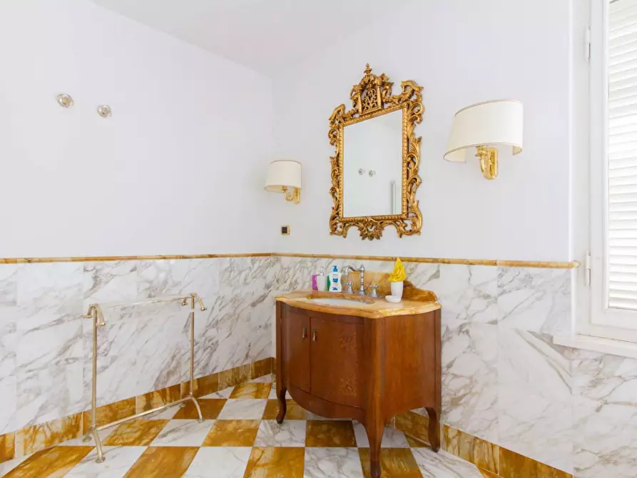 Immagine 36 di Villa in vendita  a San Giuliano Terme