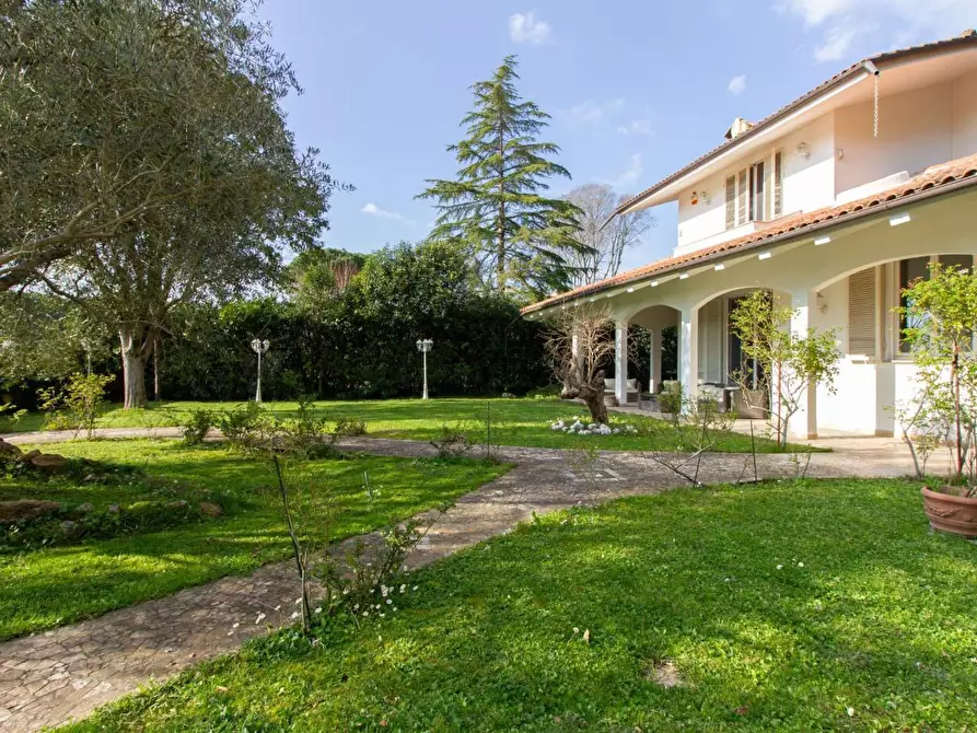 Immagine 1 di Villa in vendita  a San Giuliano Terme