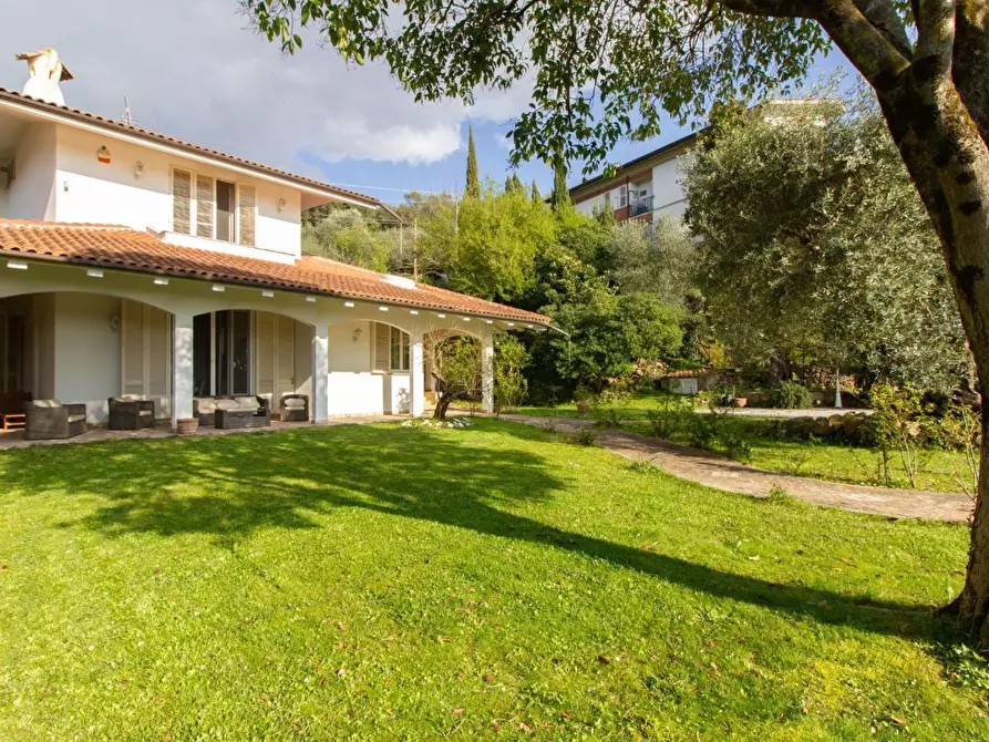 Immagine 3 di Villa in vendita  a San Giuliano Terme