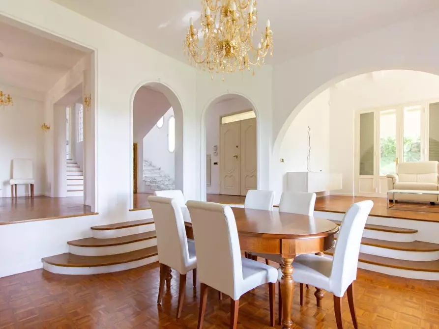 Immagine 8 di Villa in vendita  a San Giuliano Terme