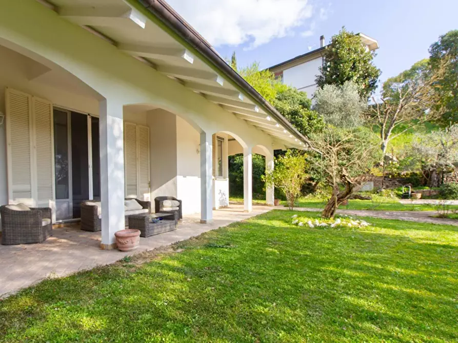 Immagine 7 di Villa in vendita  a San Giuliano Terme