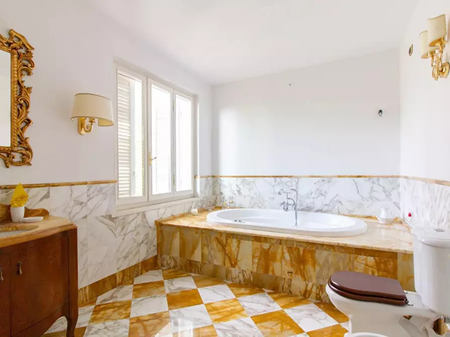 Immagine 37 di Villa in vendita  a San Giuliano Terme