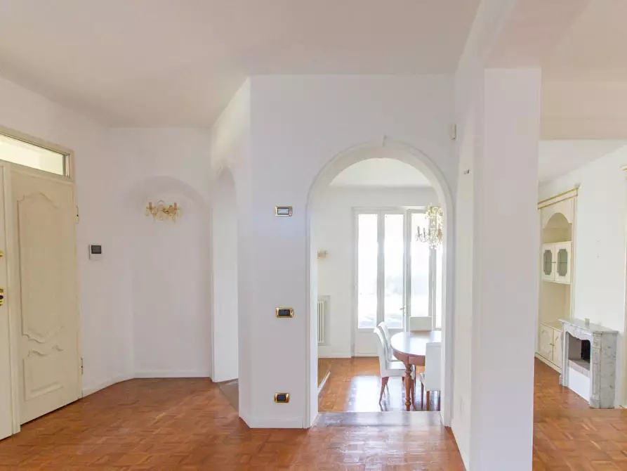 Immagine 17 di Villa in vendita  a San Giuliano Terme