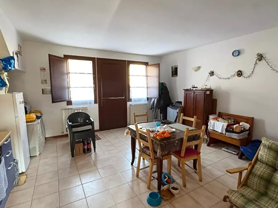 Immagine 4 di Appartamento in vendita  a Lucca