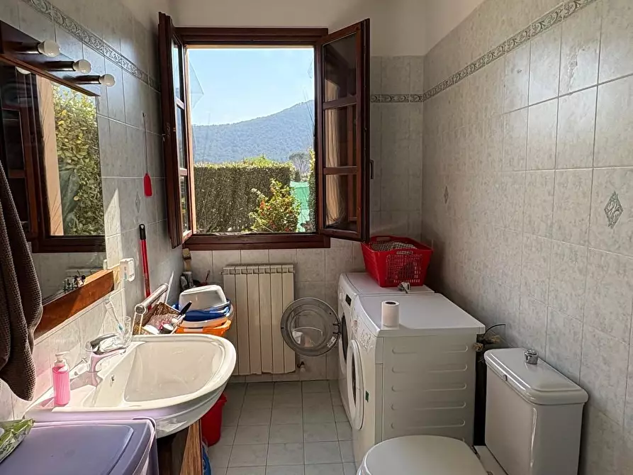 Immagine 8 di Appartamento in vendita  a Lucca