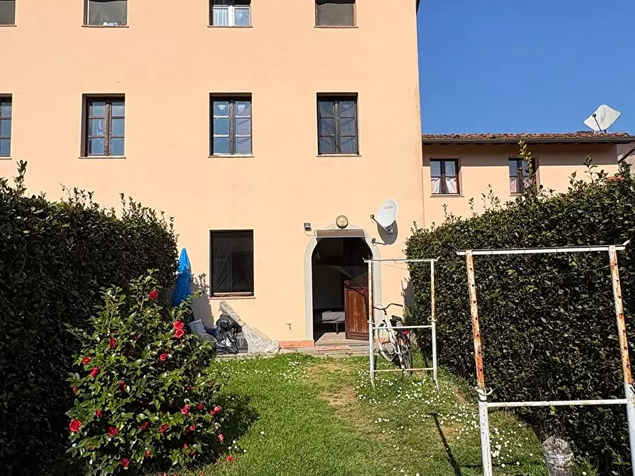 Immagine 9 di Appartamento in vendita  a Lucca