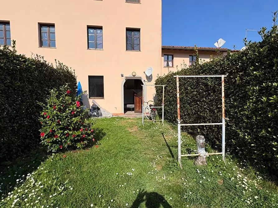 Immagine 10 di Appartamento in vendita  a Lucca