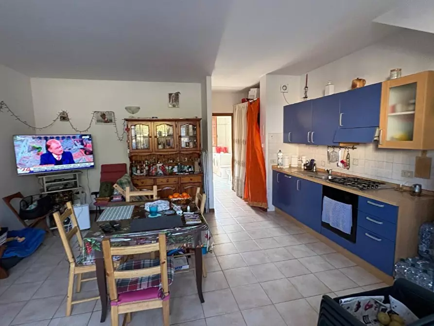 Immagine 5 di Appartamento in vendita  a Lucca