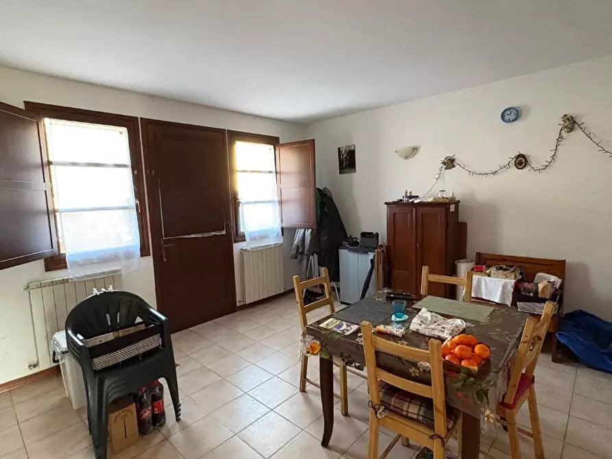 Immagine 3 di Appartamento in vendita  a Lucca