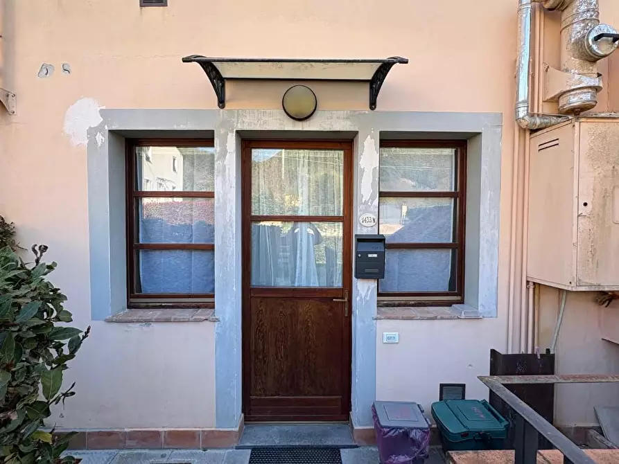 Immagine 12 di Appartamento in vendita  a Lucca