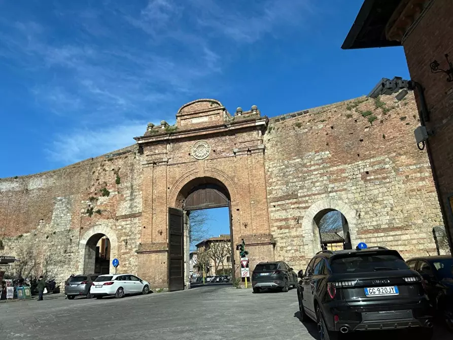 Immagine 1 di Appartamento in vendita  a Siena