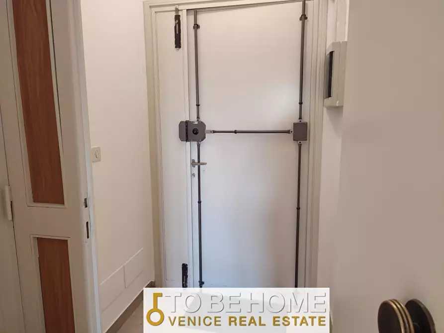 Immagine 3 di Appartamento in vendita  a Venezia