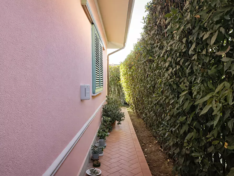 Immagine 36 di Villa in affitto  a Forte Dei Marmi