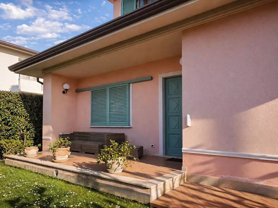 Immagine 23 di Villa in affitto  a Forte Dei Marmi