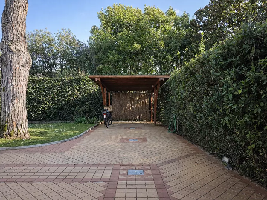 Immagine 32 di Villa in affitto  a Forte Dei Marmi