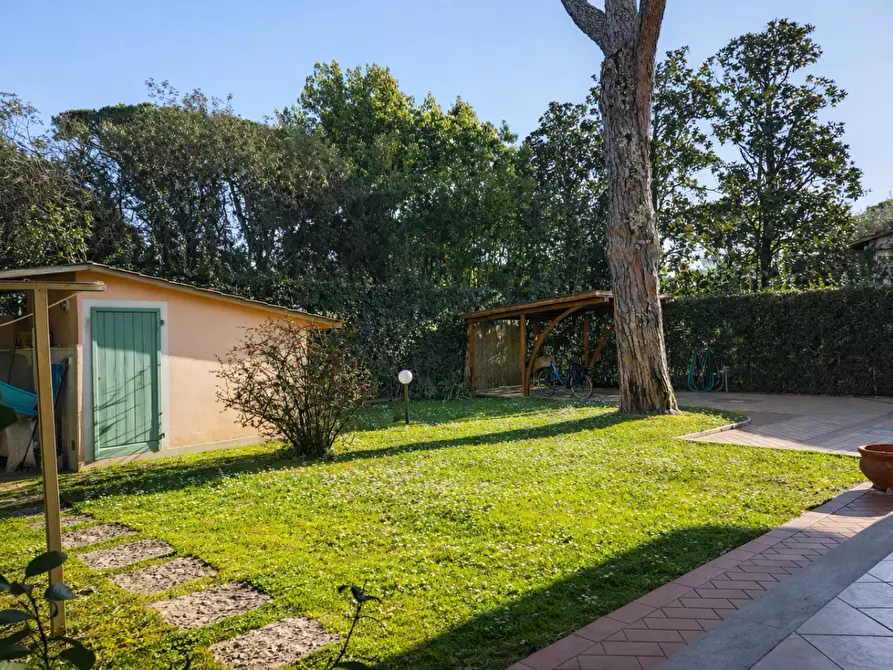 Immagine 29 di Villa in affitto  a Forte Dei Marmi