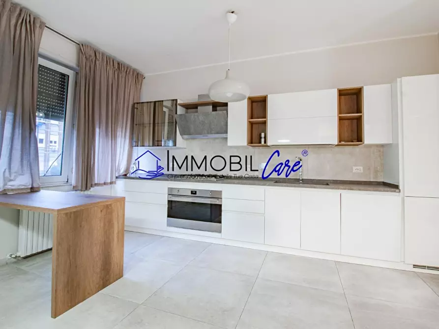 Immagine 3 di Appartamento in vendita  a Livorno