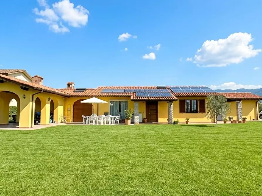 Immagine 1 di Villa in vendita  a Buggiano