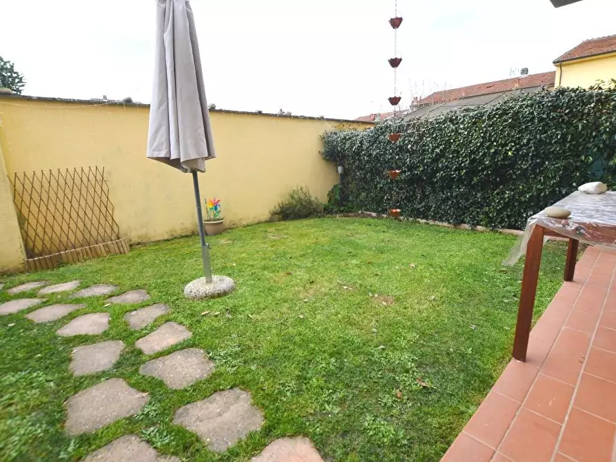 Immagine 2 di Appartamento in vendita  a Lucca