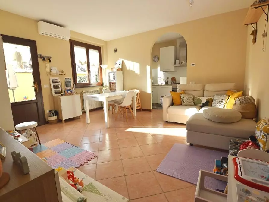 Immagine 4 di Appartamento in vendita  a Lucca