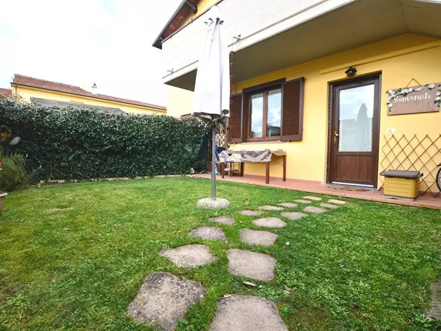 Immagine 1 di Appartamento in vendita  a Lucca