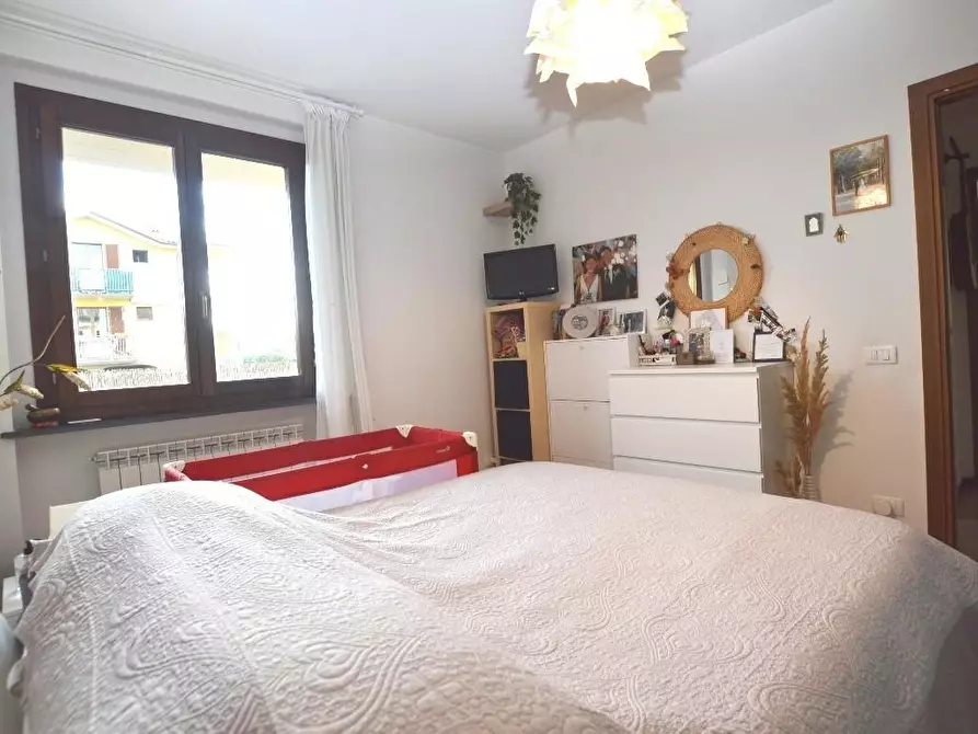 Immagine 11 di Appartamento in vendita  a Lucca