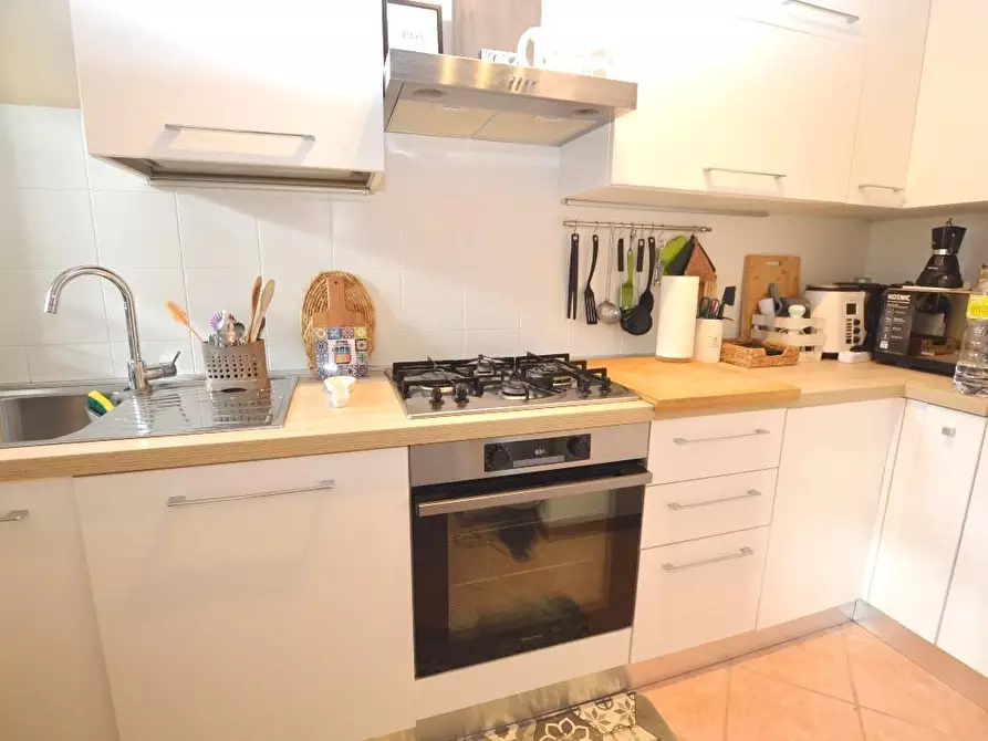 Immagine 8 di Appartamento in vendita  a Lucca