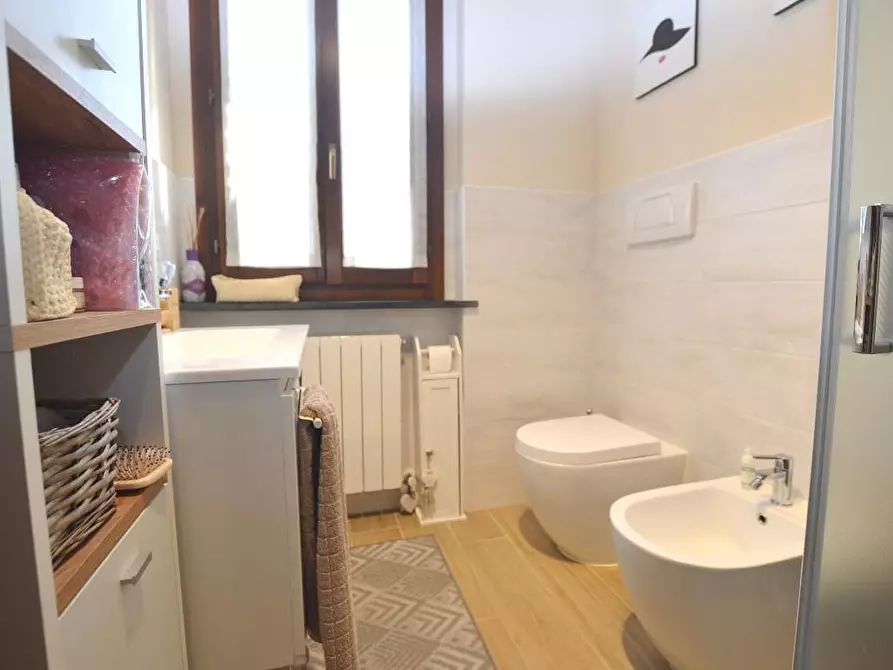 Immagine 16 di Appartamento in vendita  a Lucca