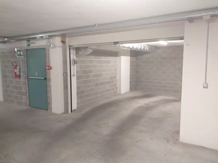 Immagine 11 di Appartamento in vendita  a Siena