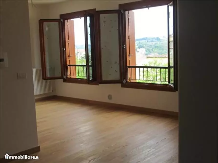 Immagine 1 di Appartamento in vendita  a Siena