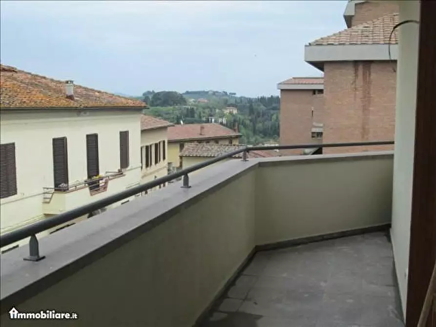 Immagine 9 di Appartamento in vendita  a Siena