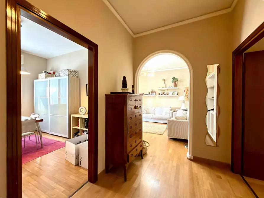 Immagine 17 di Appartamento in vendita  a Lucca