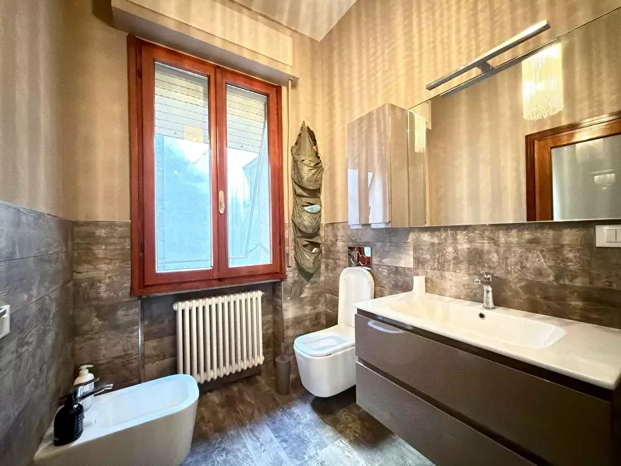 Immagine 15 di Appartamento in vendita  a Lucca