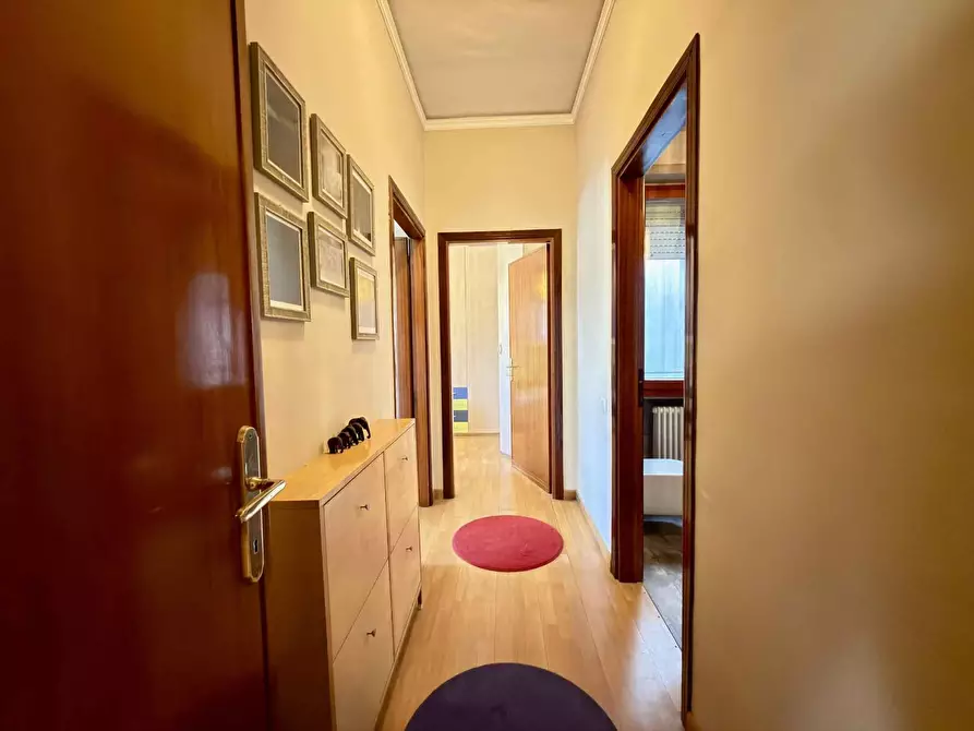 Immagine 10 di Appartamento in vendita  a Lucca