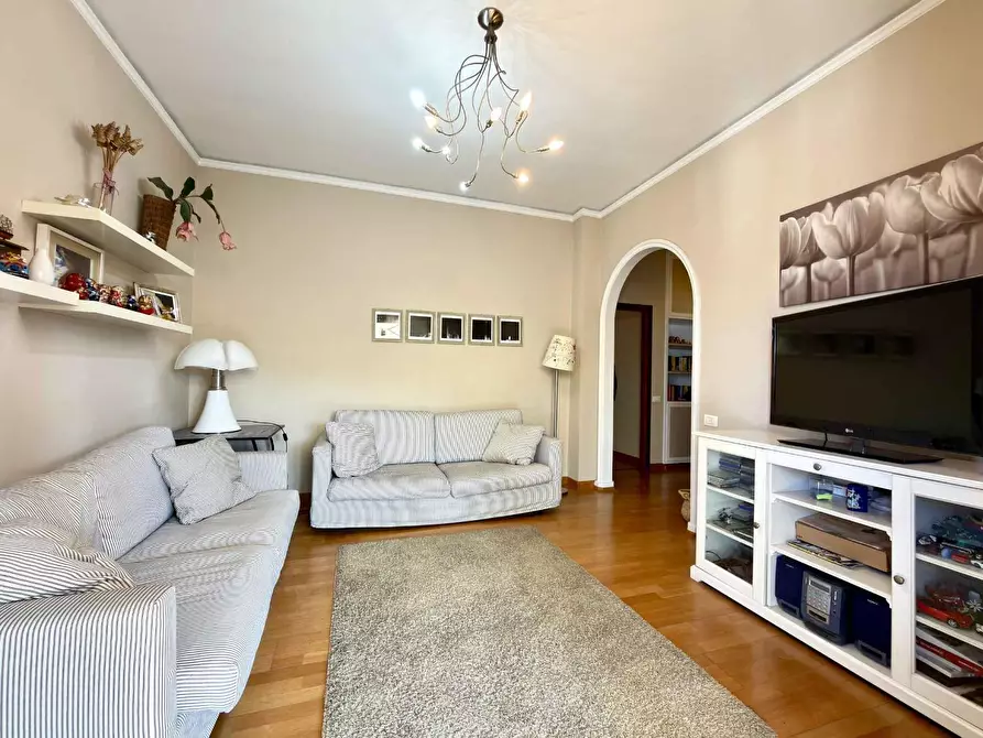 Immagine 3 di Appartamento in vendita  a Lucca