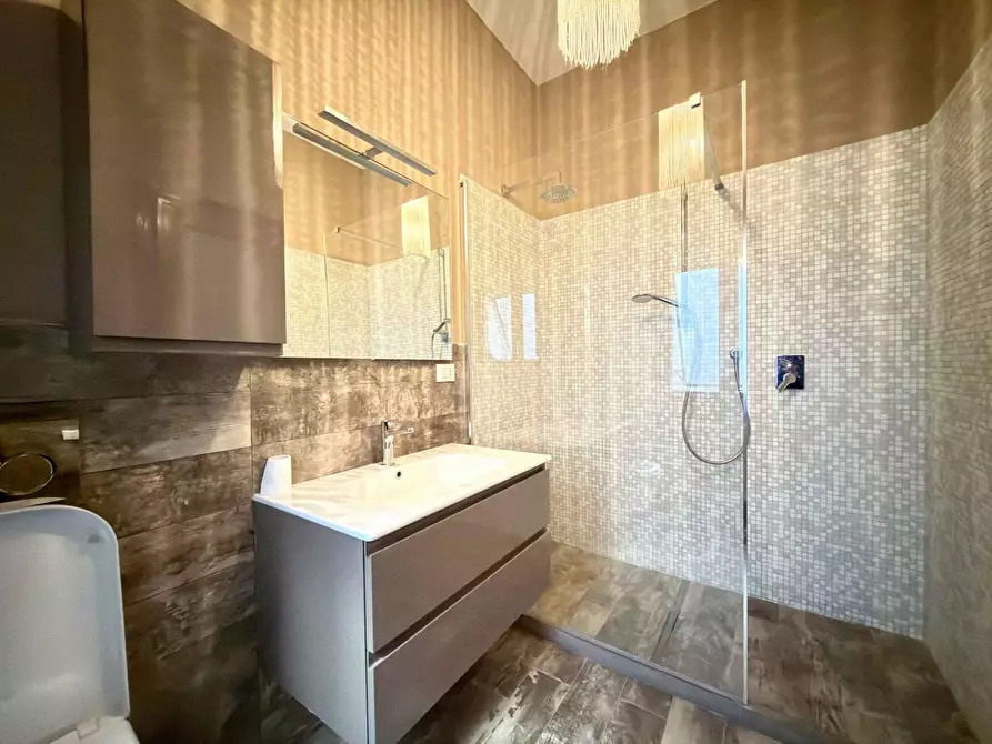 Immagine 16 di Appartamento in vendita  a Lucca