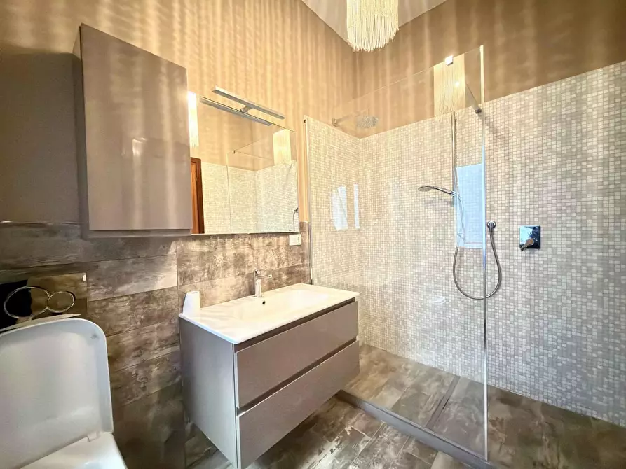 Immagine 28 di Appartamento in vendita  a Lucca