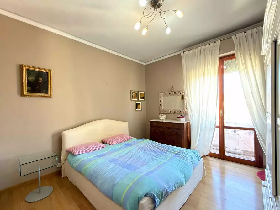 Immagine 11 di Appartamento in vendita  a Lucca