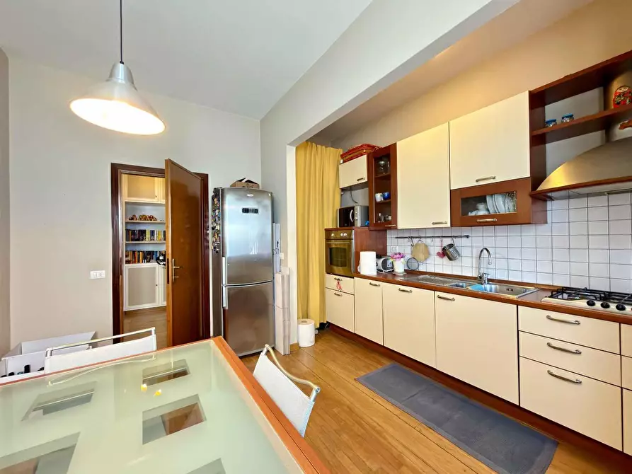 Immagine 21 di Appartamento in vendita  a Lucca