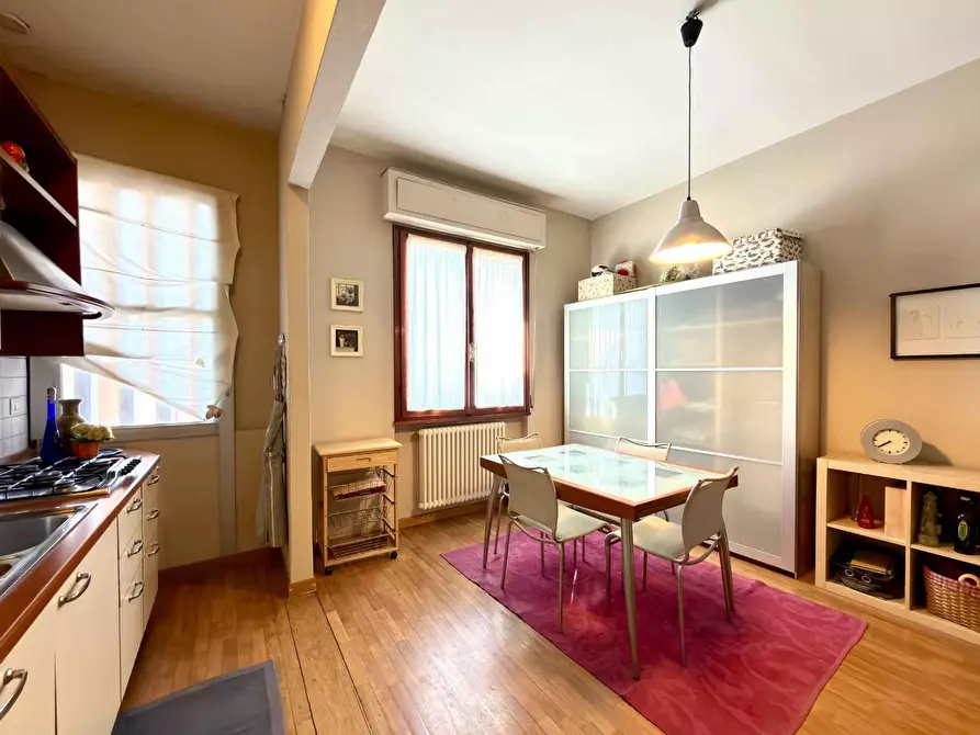 Immagine 7 di Appartamento in vendita  a Lucca