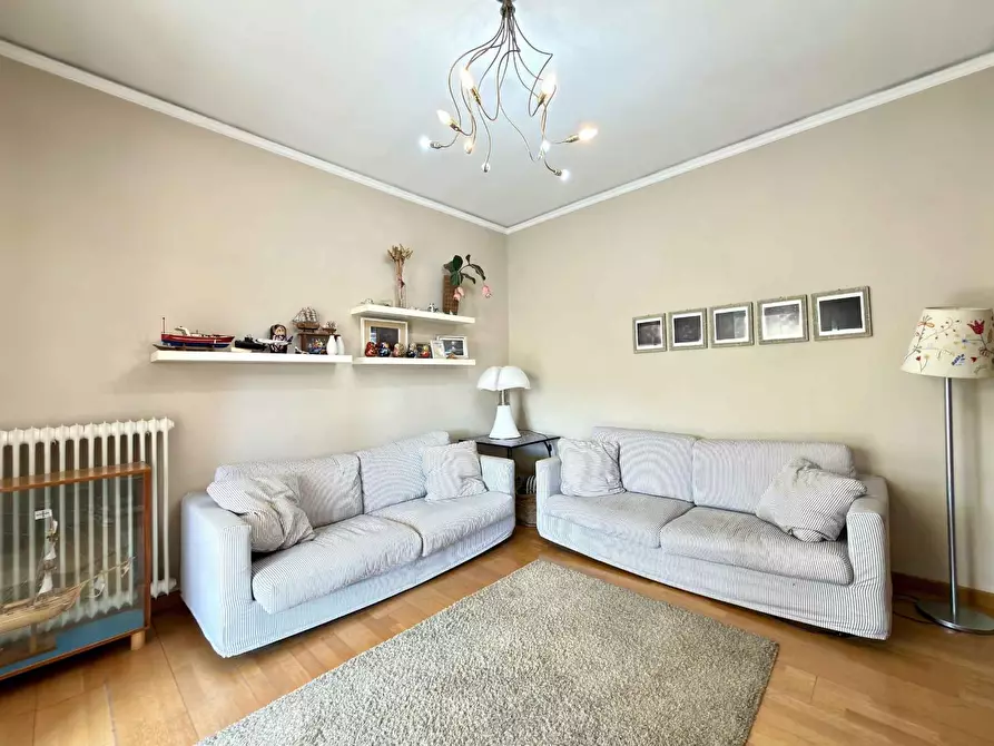 Immagine 4 di Appartamento in vendita  a Lucca