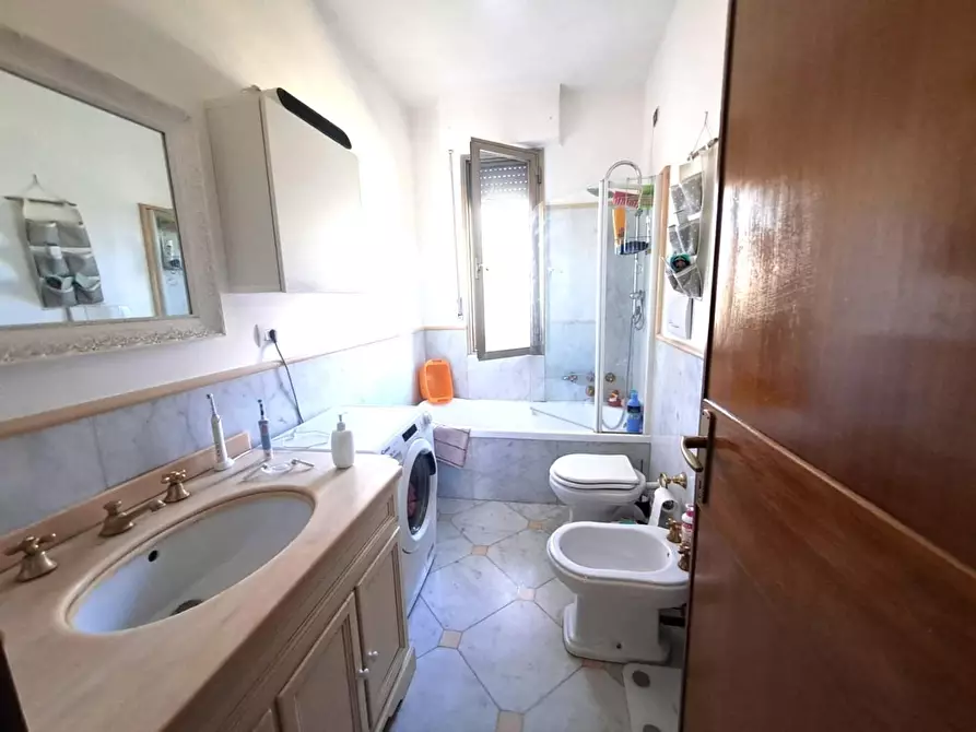 Immagine 13 di Appartamento in vendita  a Massa