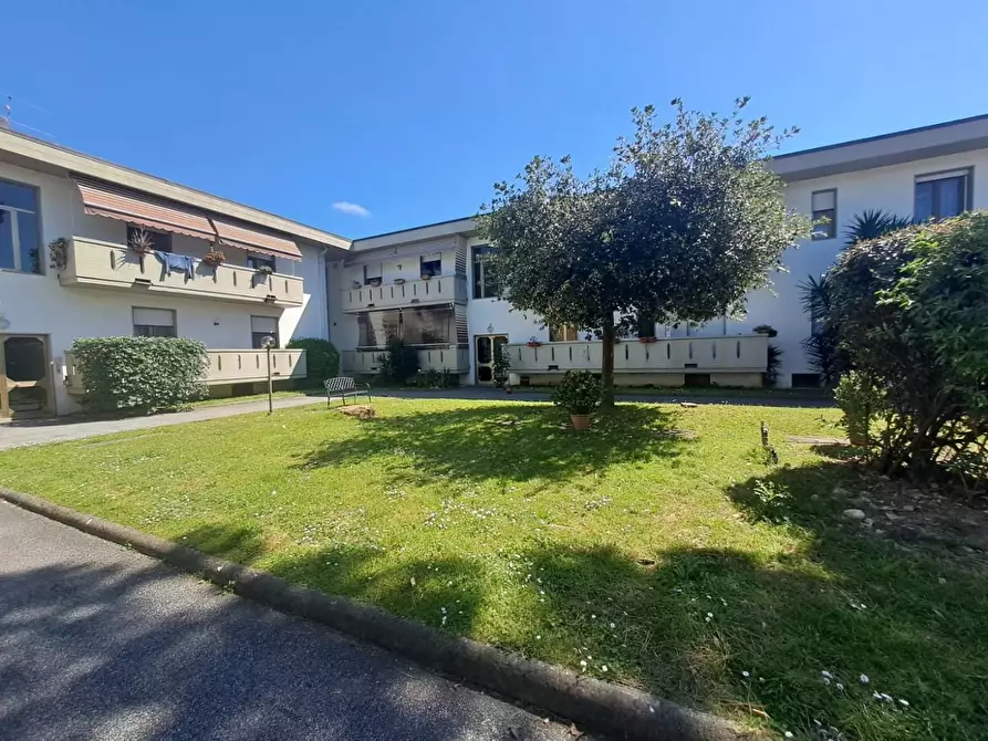 Immagine 16 di Appartamento in vendita  a Massa