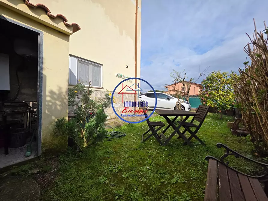 Immagine 26 di Casa semindipendente in vendita  a Lucca