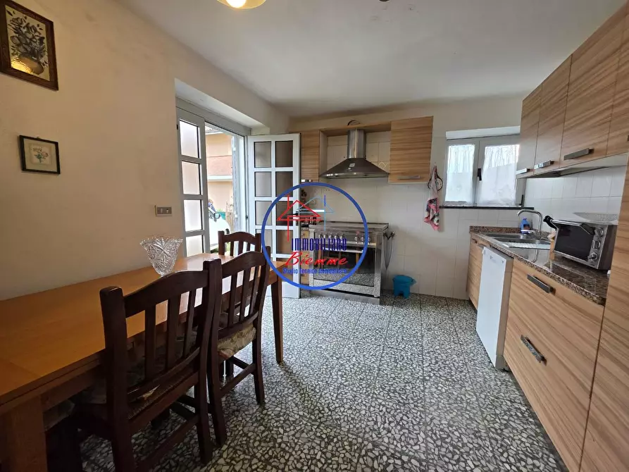 Immagine 11 di Casa semindipendente in vendita  a Lucca