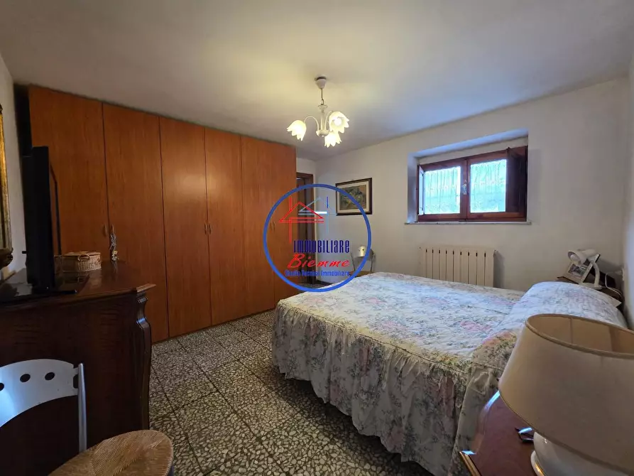 Immagine 15 di Casa semindipendente in vendita  a Lucca