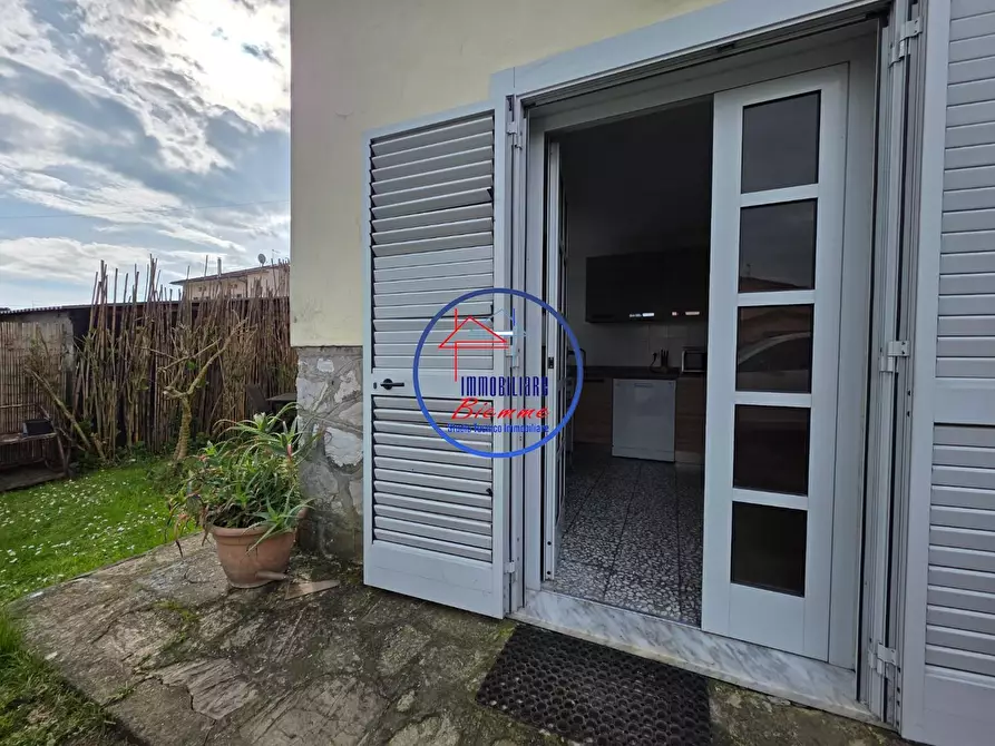 Immagine 2 di Casa semindipendente in vendita  a Lucca