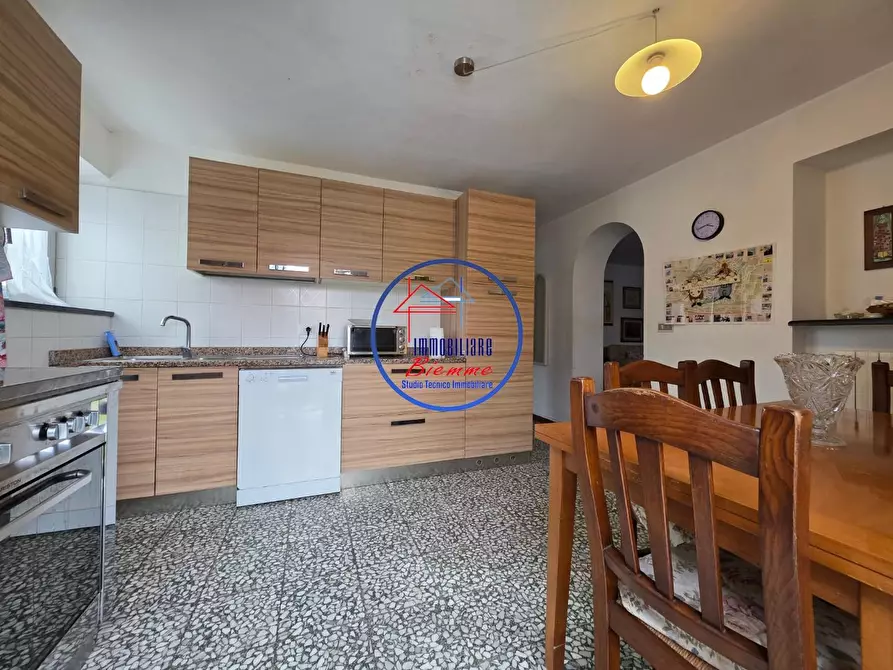 Immagine 10 di Casa semindipendente in vendita  a Lucca