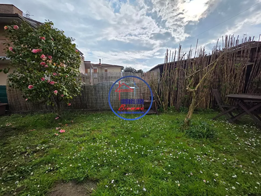 Immagine 25 di Casa semindipendente in vendita  a Lucca