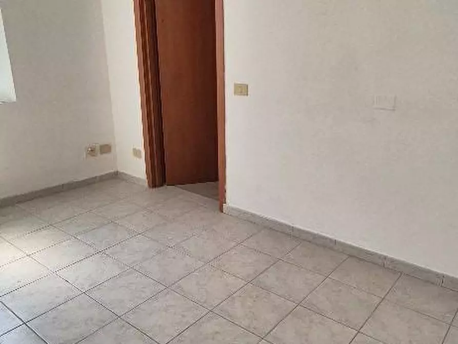 Immagine 6 di Locale commerciale in affitto  a Cascina